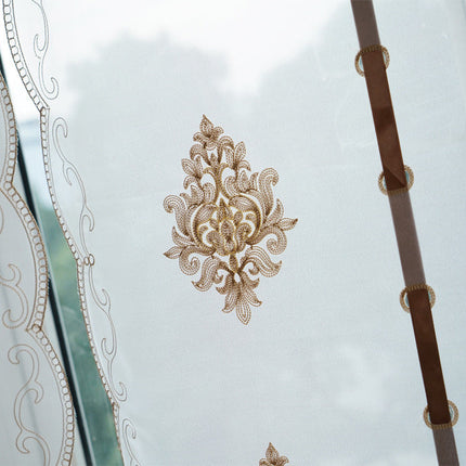 Elegante Raffgardine mit barocker Stickerei
