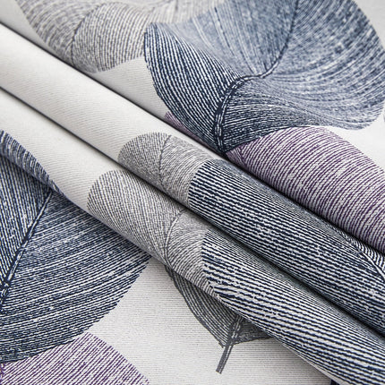 Verdunkelungsvorhang mit violettem Blättermuster