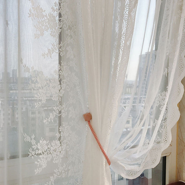 Romantische Voile-Gardine mit Blumen-Spitze