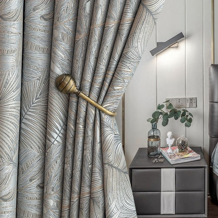 Verdunkelungsvorhang mit elegantem Federmuster