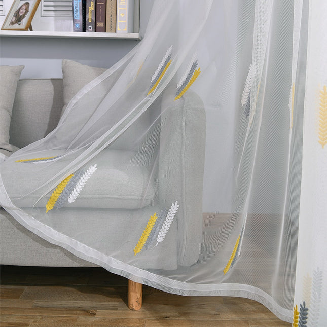 Moderne Gardine mit gesticktem Muster
