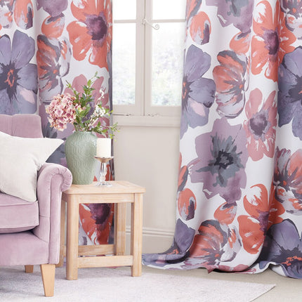 Vorhang mit buntem Blumenmuster