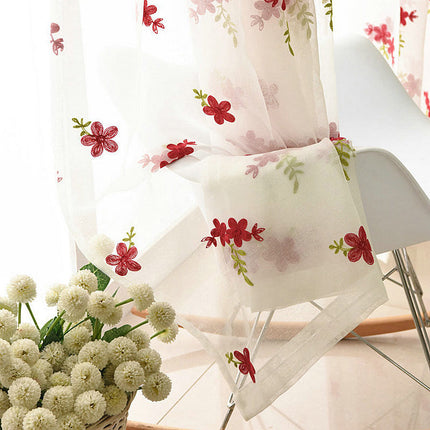 Voile Gardine mit feiner Blumenstickerei