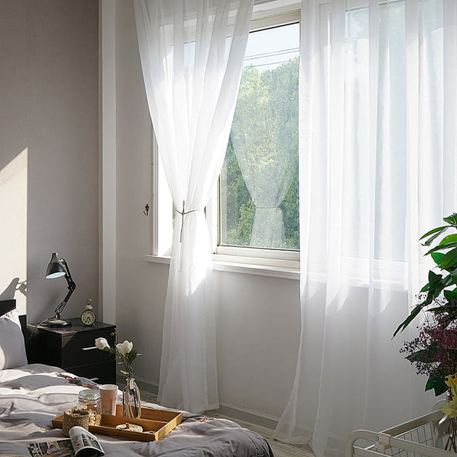 Transparente Gardine in schlichtem Design