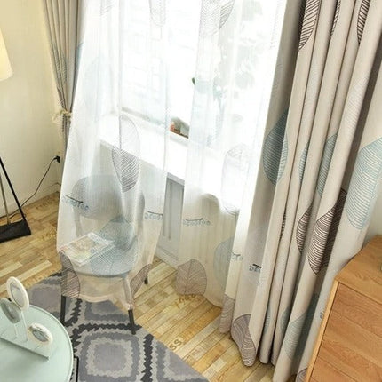 Transparente Gardine mit dezentem Blattmuster