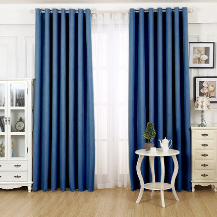 Blauer Verdunkelungsvorhang für das Wohnzimmer