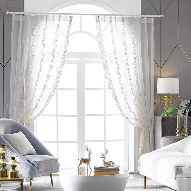 Romantische Gardine mit Perlenstickerei